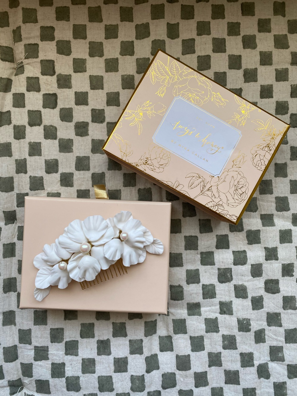 Ivory Floral Pearl Hair Comb โ Elegant Womenโs Hair Accessory